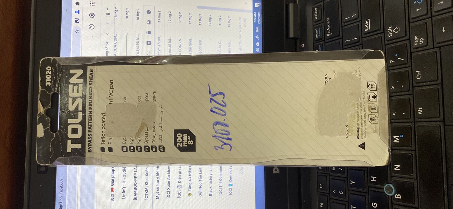 Sản phẩm gần giống hình thật , bao bì tem mác bị xoá không thấy rõ model.