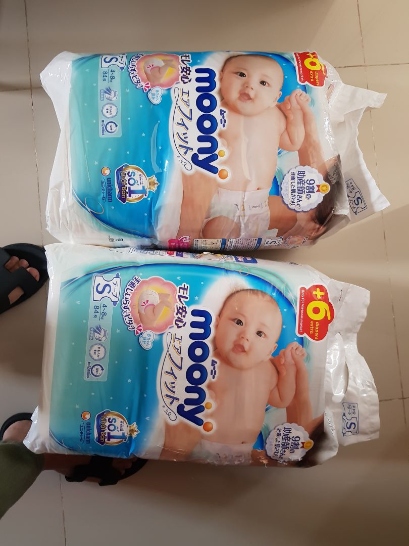 tôi mua 1 bịch tã s thường và 1 bịch s nội địa nhưng giao cho tôi 2 bịch thường giống nhau như này hết