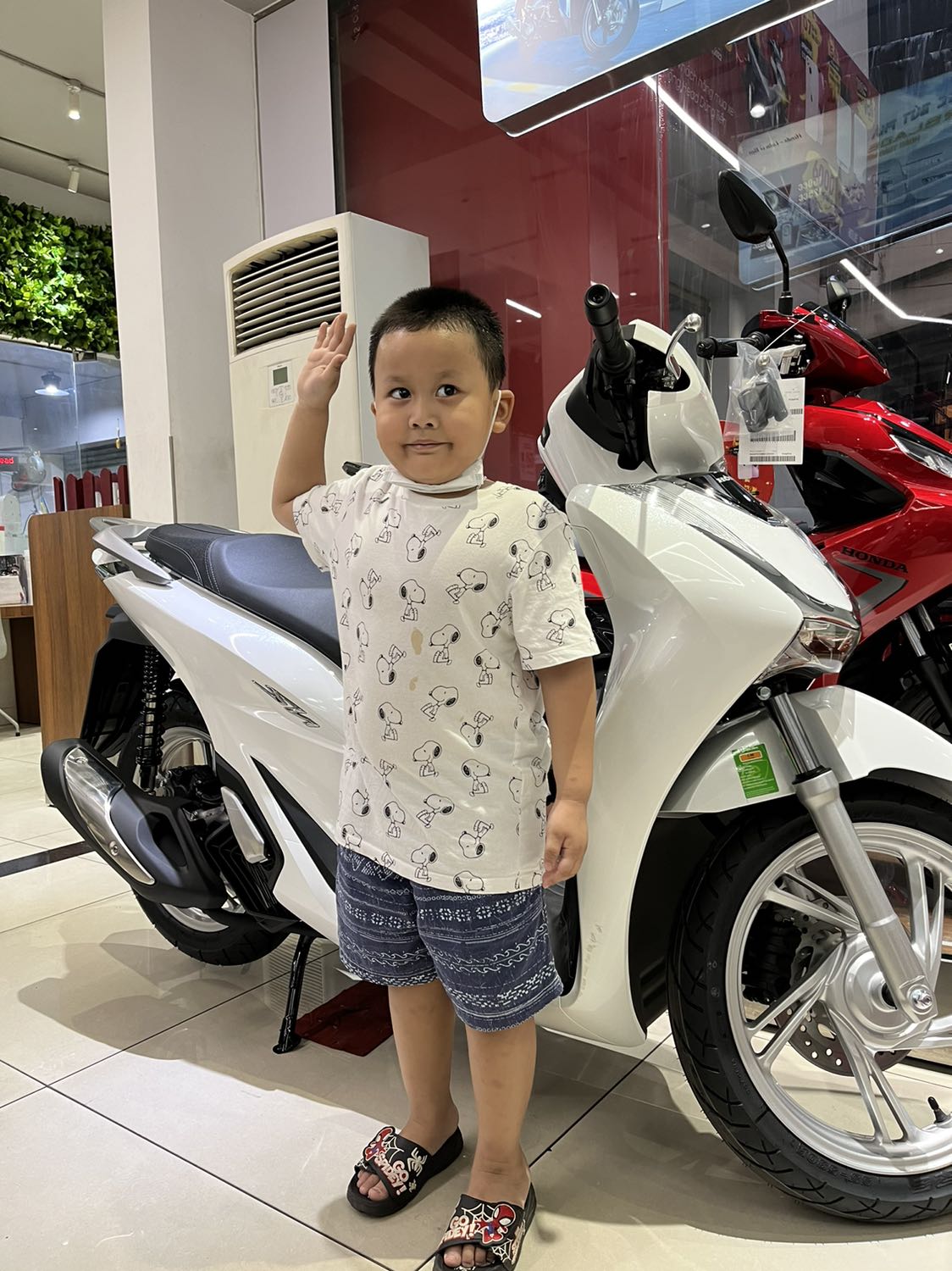 Nếu cửa hàng tặng thêm miếng lót sàn xe thì sẽ rất tuyệt vời.