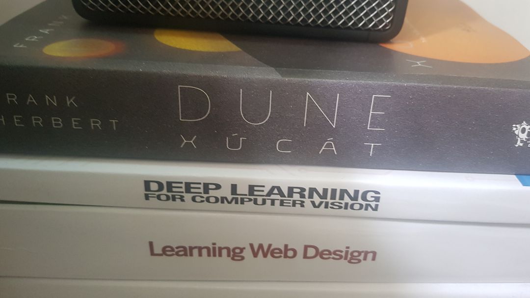 sách đọc nhiều chi tiết thú vị hơn so với xem phim, mong sẽ tái bản các phần còn lại