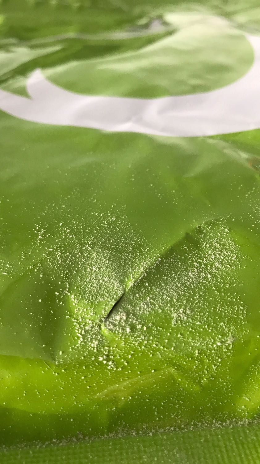 Shop ẩu. Bao bì sp rách như này mà vẫn ship cho khách.