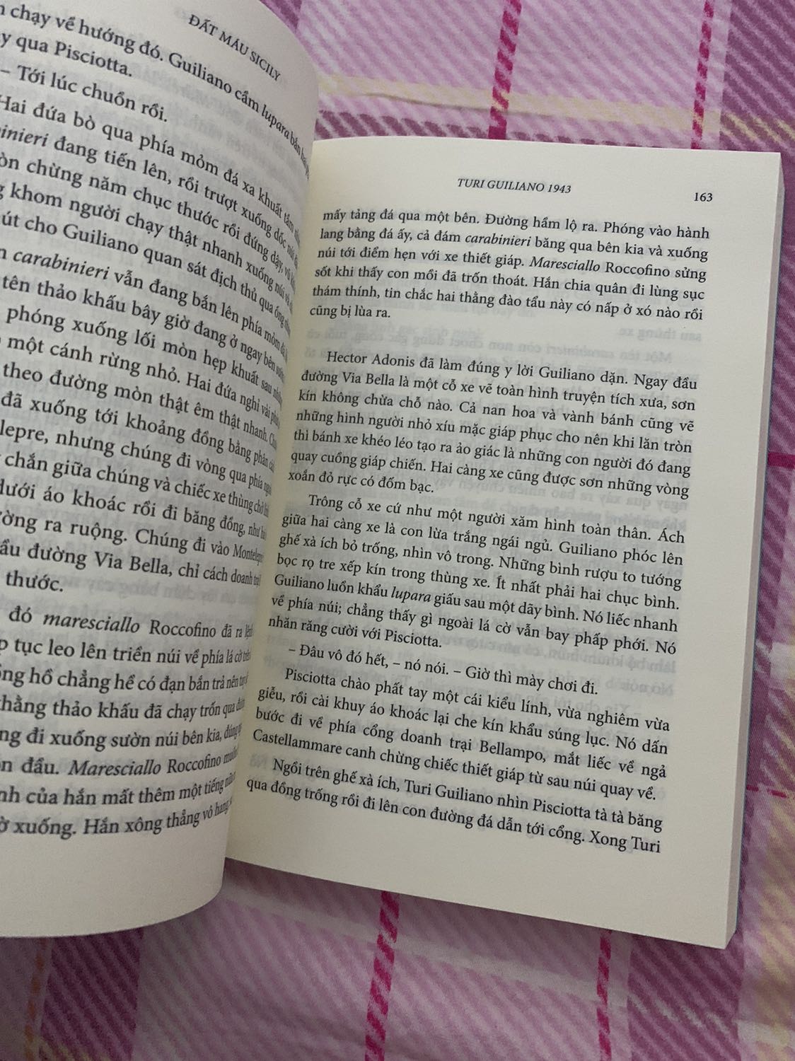 Bạn nên đọc để thấy ngây ngất trước vẻ đẹp của mảnh đất bên bờ Địa Trung Hải, choáng ngợp trước tình cảm của những con người khổ đau nhưng vẫn gắn bó với mảnh đất quê hương, để rồi ám ảnh trước cách họ “phải” đối mặt với cuộc sống nhiều lọc ***, dối trá, mà, trớ trêu thay, chính mỗi người trong họ lại góp phần rất nhiều vào bản chất gian trá ấy.