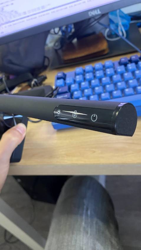 Để hình là Fighting có núm vặn, dành cho viền màn hình mỏng nhưng lại giao bản Young, nên không dùng được cho màn hình của mình, phải trả lại thôi.