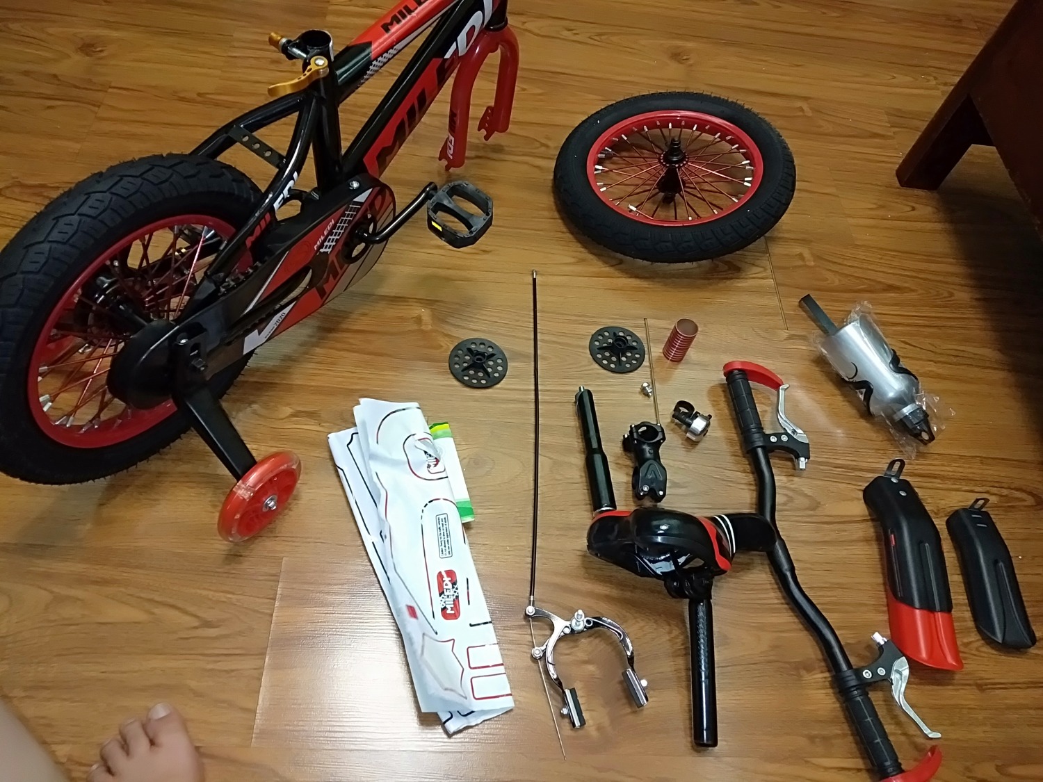 Đơn hàng 667149397 ngày 19/6/2020 là sản phẩm xe đạp trẻ em. TIKI Giao hàng là phụ tùng xe đạp rời. Không có hướng dẫn lắp ráp, không có địa chỉ đơn vị bảo hành. 
Xe đạp là sản phẩm nguyên chiếc giao đến khách hàng phải trong trạng thái sử dụng tốt. Vì vậy đơn hàng TIKI đã giao không đúng sản phẩm dịch vụ, đề nghị đổi trả hàng theo đúng đơn hàng.