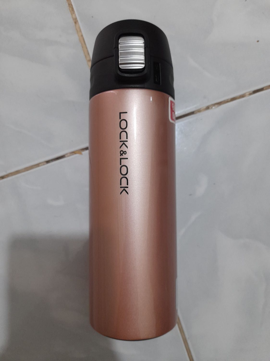 Tiki giao hàng nhanh, đóng gói cẩn thận. Bếp giao nguyên vẹn, không hư hỏng j. Bếp nóng nhanh, màn hình hiển thị rõ, không bị lỗi. Quạt quay hơi lâu xíu. Mua bếp đc tặng kèm bình giữ nhiệt nữa. Sản phẩm tốt nên mua nhé! Tiki giao hàng nhanh, đóng gói cẩn thận. Bếp giao nguyên vẹn, không hư hỏng j. Bếp nóng nhanh, màn hình hiển thị rõ, không bị lỗi. Quạt quay hơi lâu xíu. Mua bếp đc tặng kèm bình giữ nhiệt nữa. Sản phẩm tốt nên mua nhé!