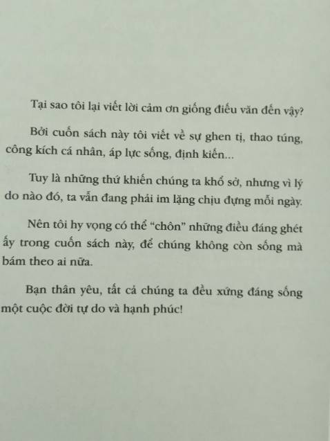 Sách mỏng hơn mk nghĩ (Hơn 290tr) mk mê mấy cuốn tâm lý dày chút. Bị dơ vệt xanh trên bìa. Bookmark nhà skybook thì vẫn luôn mỏng dính, được cái bìa cũng xinh. Thấy m.n đánh giá cao nên mk cũng khá kì vọng👍