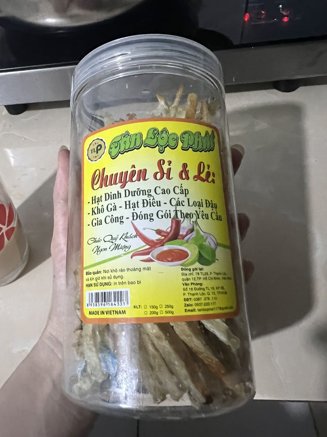 Khô rất rất ngon luôn, ngọt thơm và nhiều tiêu nên dùng để ăn vặt rất hợp, mình cảm thấy khô được ướp vừa ăn nên ko dùng tương ớt tặng kèm