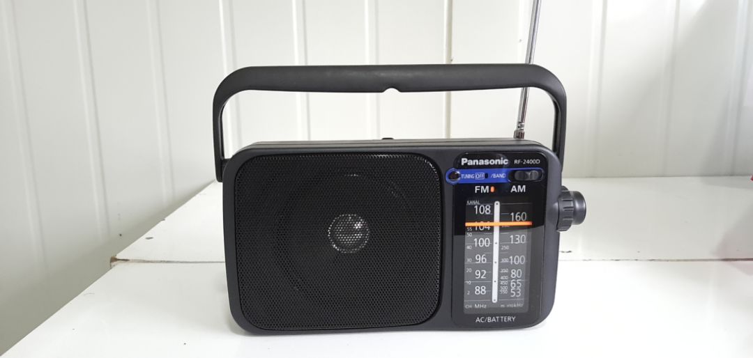 thử FM thì bắt được rất nhiều kênh. thấy đèn tuning hiện đỏ (nghĩa là perfect rồi) nhưng đôi khi vẫn nghe tiếng rè rè. AM thì chưa bắt được kênh nào. có thể phải thêm thời gian thì mới đánh giá hết được thử FM thì bắt được rất nhiều kênh. thấy đèn tuning hiện đỏ (nghĩa là perfect rồi) nhưng đôi khi vẫn nghe tiếng rè rè. AM thì chưa bắt được kênh nào. có thể phải thêm thời gian thì mới đánh giá hết được