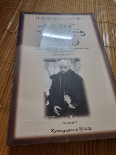 Sách mới, nguyên seal, đóng gói cận thận, có chống sốc, giao hàng nhanh