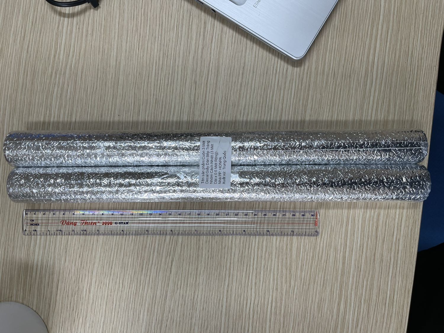 *** đảo à? Đặt hàng 0.6m x 3m, tem tag cũng ghi 3 mét dài, 0.6 m rộng nhưng sản phẩm chỉ 0.4m (40cm)
Đề nghị làm rõ và gửi lại sản phẩm đúng mô tả.