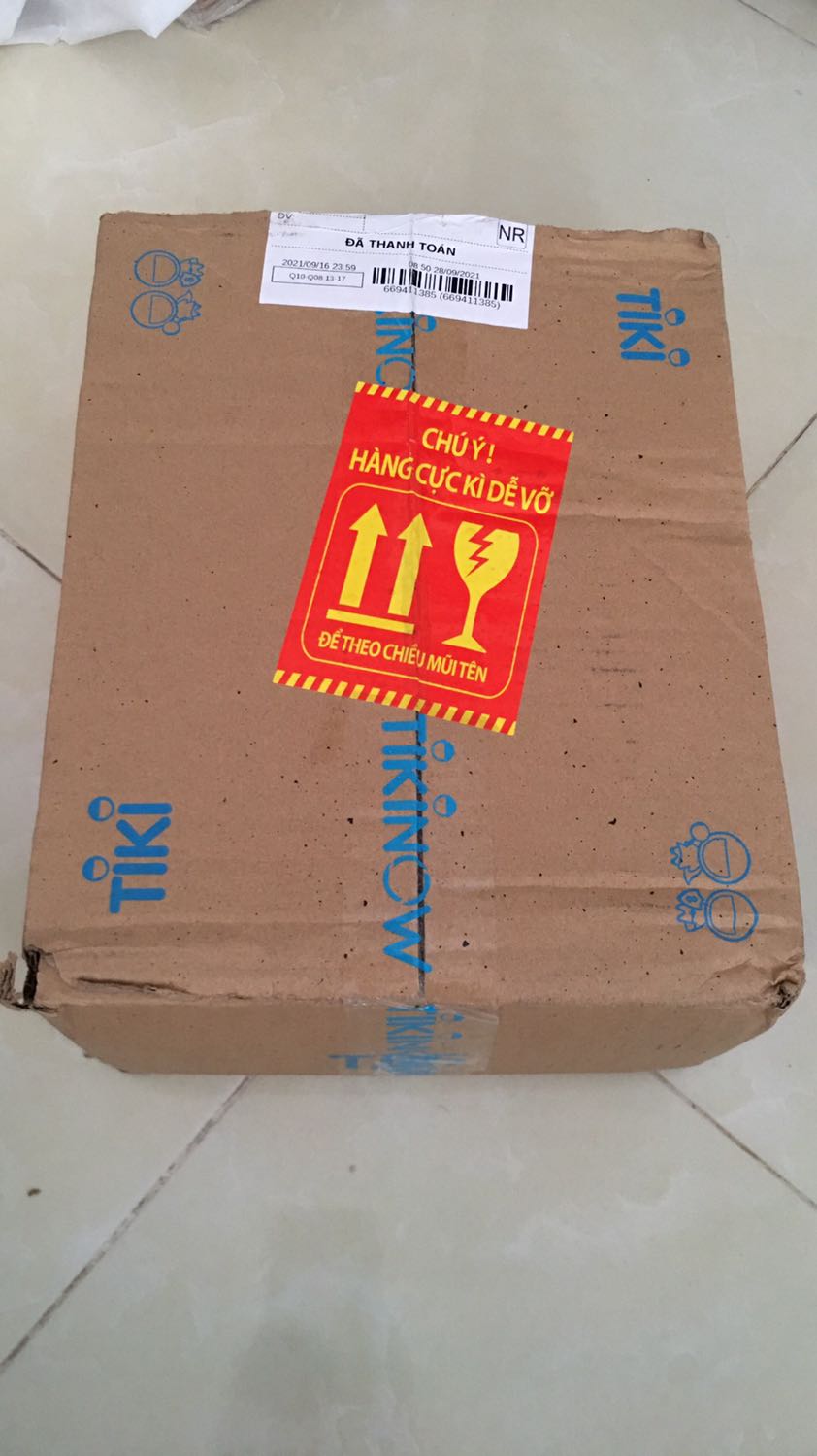 Tiki giao hàng kỳ quá
1. Biết là dịch giao hàng chậm, nhưng dự kiến giao mùa dịch là 16/9 mà nay 29/9, chậm thêm cả nửa tháng cho mặt hàng thiết yếu 
2. Nhà mình là hẻm thông, mà nhân viên tới giao hàng không gọi điện thoại thông báo, đứng ngoài ngõ gọi, chưa kịp nghe thấy, chưa kịp trả lời thì để hàng ngoài ngõ. Lỡ mất kiện hàng thì ai chịu trách nhiệm