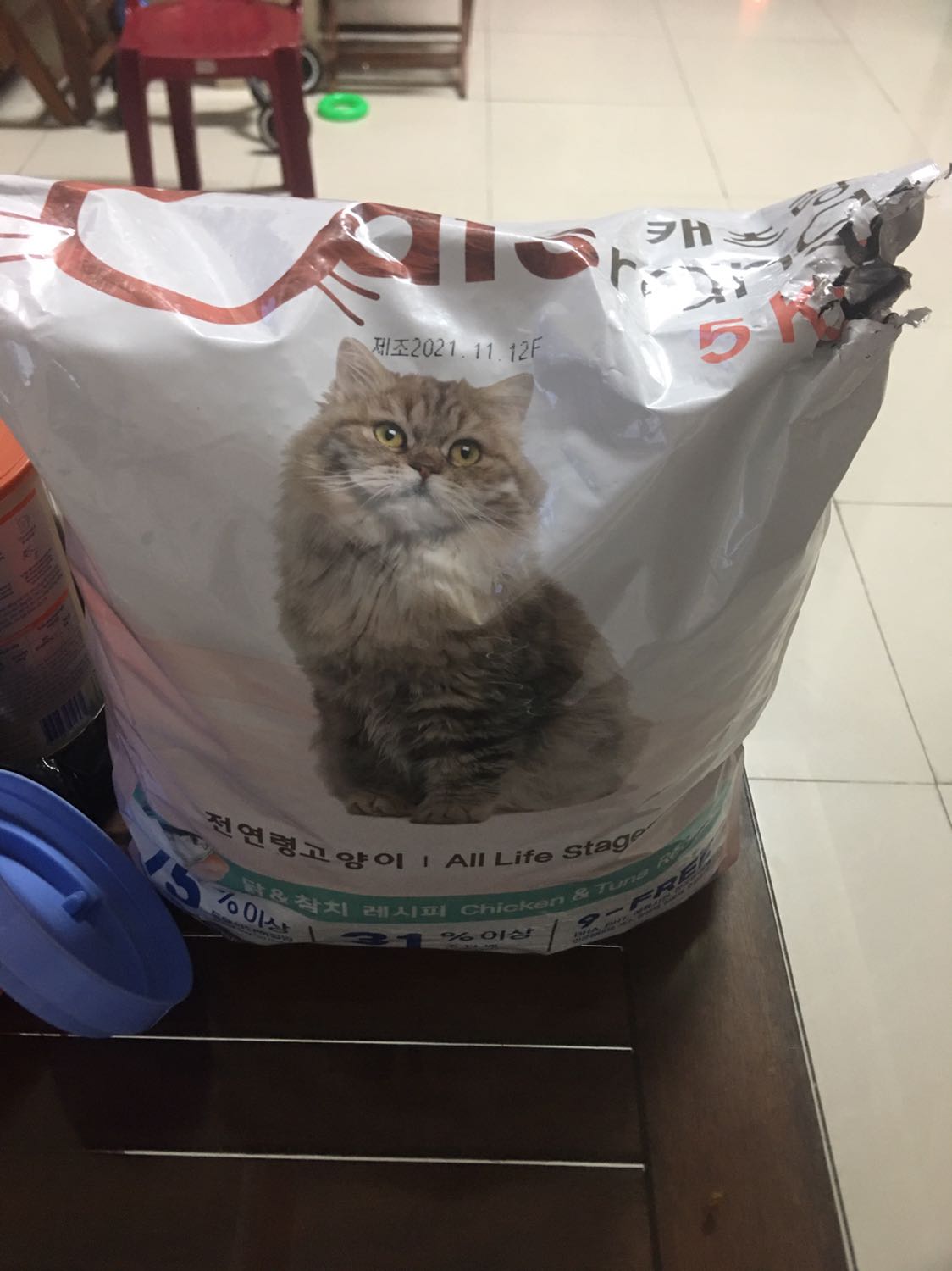 Đã mua shop nhiều lần. Mà lần này shop giao hàng bị chuột cắn, có cả kiến bên trong sản phẩm, biết trước đã bị lỗi vẫn đóng gói sản phẩm để giao cho khách... Đã mua shop nhiều lần. Mà lần này shop giao hàng bị chuột cắn, có cả kiến bên trong sản phẩm, biết trước đã bị lỗi vẫn đóng gói sản phẩm để giao cho khách...