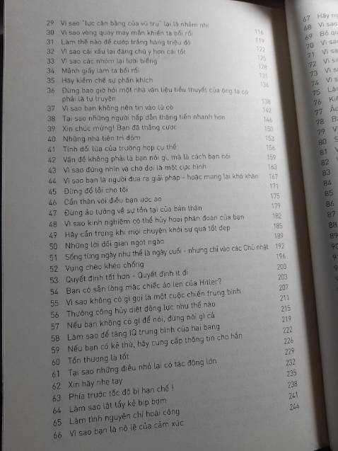 Nhìn bìa đã thấy cả một bầu trời tư duy rồi. Bên trong có 100 vấn đề nhỏ rất gần gũi nhưng đưa ra những góc nhìn mới mẻ, đọc xong đảm bảo đầu sáng như bóng đèn luôn.