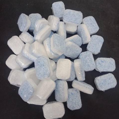 1. Rửa không sạch, vết bẩn bám 1 xíu là thua
2. Mùi cực kỳ khó chịu, mua sunlight vì nghĩ mùi giống nước rửa chén sunlight nhưng không nhé mọi người, sặc mùi hôi hóa chất, rửa bằng máy xong phải tráng lại nước cho bay mùi
3. Làm combo 3 hộp giờ ko biết làm sao để dùng cho hết, bỏ thì tiếc

1 Sản phẩm đáng thất vọng của U.