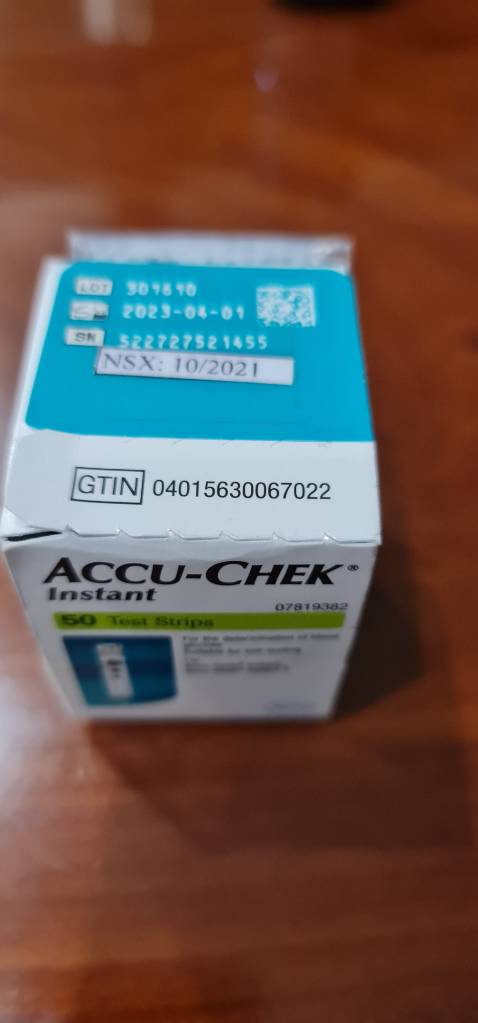 Tiki dạo này bán hàng theo kiểu shoppe rất ảo. Quảng cáo bán bộ đo đường huyết Accu chek instant thì cắt bớt que thử. Đặt mua tiếp que thử thì giao hộp SX T10/2021. Tức hàng này thuộc dạng tồn kho cả năm nay. Vật tư, thiết bị y tế mà làm ăn thế này mang cục tức và nguy hiểm  ho người bệnh khi que thử không còn chính xác. Yêu cầu Tiki làm ăn đàng hoàng kẻo mất hết khách hàng