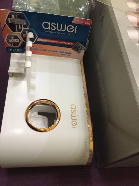 • Mò mẫm rồi lại mò mẫm, sau một thời gian lục lọi, mình quyết định mua em kệ ASWEI này.
• Sản phẩm có thiết kế đẹp, điểm nhấn tạo sự sang trọng.
• Chất liệu dày dặn, cốc chịu được nhiệt độ cao như mô tả trong bài viết.
• Miếng dán dính chắc chắn, đã thử với vật có độ nặng 3Kg thấy rất ổn.
• Cốc an toàn, thiết kế úp ngược và giá treo bàn chải đặt trong lòng cốc nên luôn luôn khô ráo, rất an toàn vệ sinh.
• Nhả kem tiện lợi, ấn là nhả, mình thấy liều lượng nhả kem vừa đủ.
• Giao hàng thì nhanh *** đạn.
• Bọc hàng bên tiki thì khỏi chê rồi, bọc kỹ lắm.
• Mua hàng trực tiếp từ gian hàng của hãng luôn nên yên tâm về chất lượng, không hề lo lắng về hàng kém chất lượng.
• Rất đáng đồng tiền bát gạo.
• Sản phẩm xứng đáng 5*.