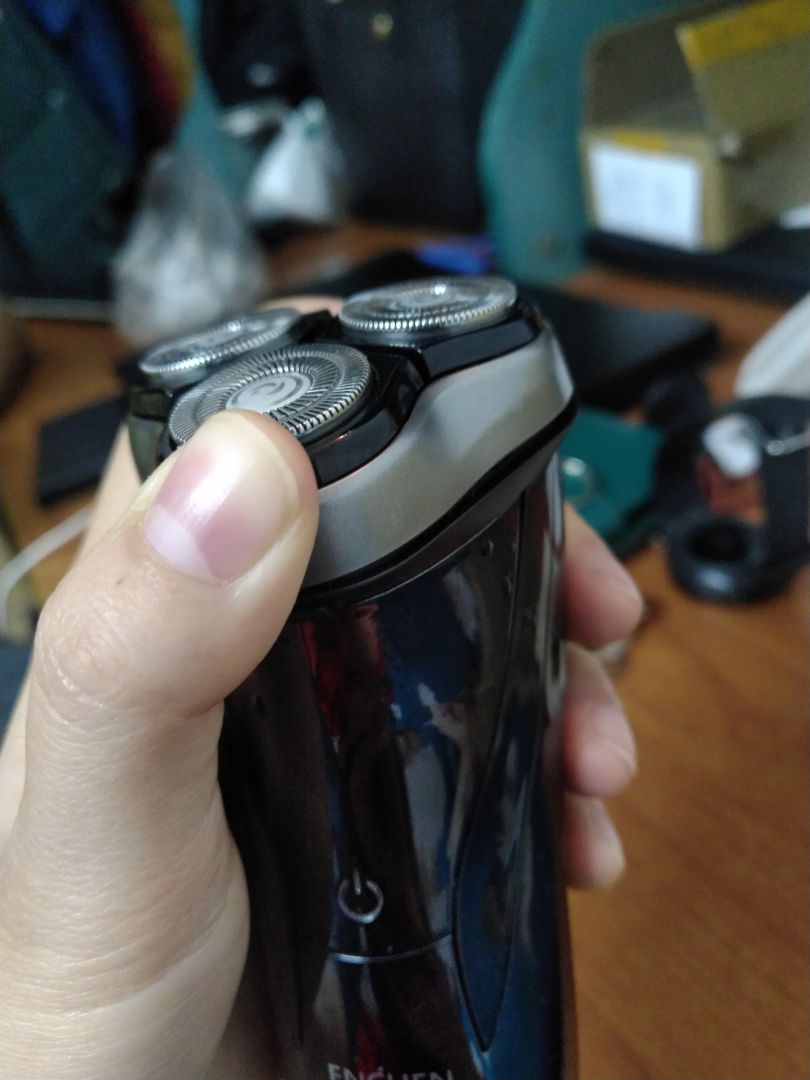 Nói là lưỡi thay thế cho dòng máy enchen. mình mua cho máy enchen 3 nhưng mình lắp mãi không vào khớp, xem kĩ lại thấy lưỡi bị nhỏ hơn lưỡi cũ và là lưỡi enchen 1. Bực mình