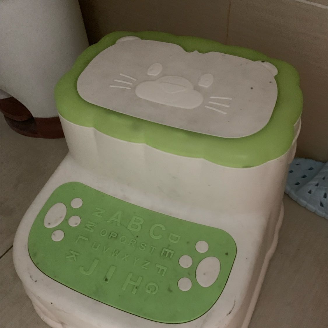 Thiết kế đẹp, màu sắc bắt mắt. Chất lượng tốt, giao hàng đúng hẹn. Đóng gói cẩn thận.