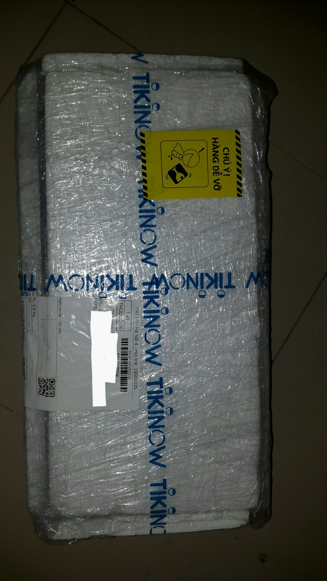 Hàng sao sớm hơn ngày dự kiến đến 3 ngày. Chất lượng khá tốt trong tầm dưới 600k. Chỉ hơn 500k một chút có con phím cơ dây bọc dù, rãnh đi dây, đầu USB mạ vàng, Led đẹp cảm giác gõ tốt. Đóng gói cẩn thận dù từ HN vào Tp HCM nhưng hộp vẫn nguyên vẹn. Sản phẩm đã được mở hộp dán tem và kiểm tra nên rất ổn.