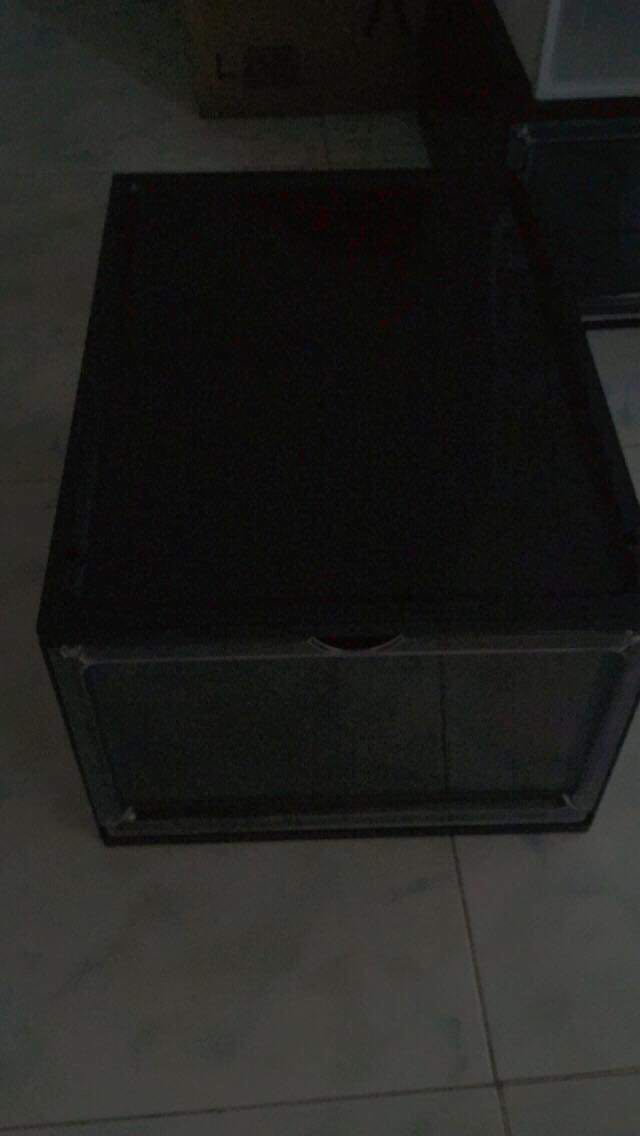 Giao hàng nhanh, đóng gói siêu kỹ càng nhiều bọc cực kỳ nên ko sợ móp hay bể, hộp cứng cáp