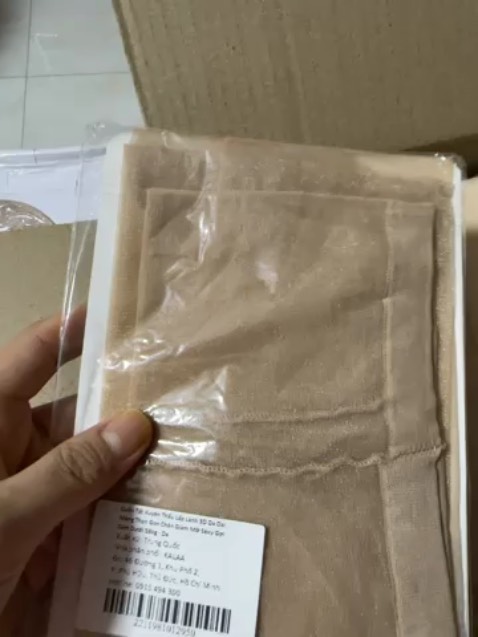 Quần bling bling  siêu xinh nhé, chất mỏng nhẹ,ok như hình nên mua nhé các bà