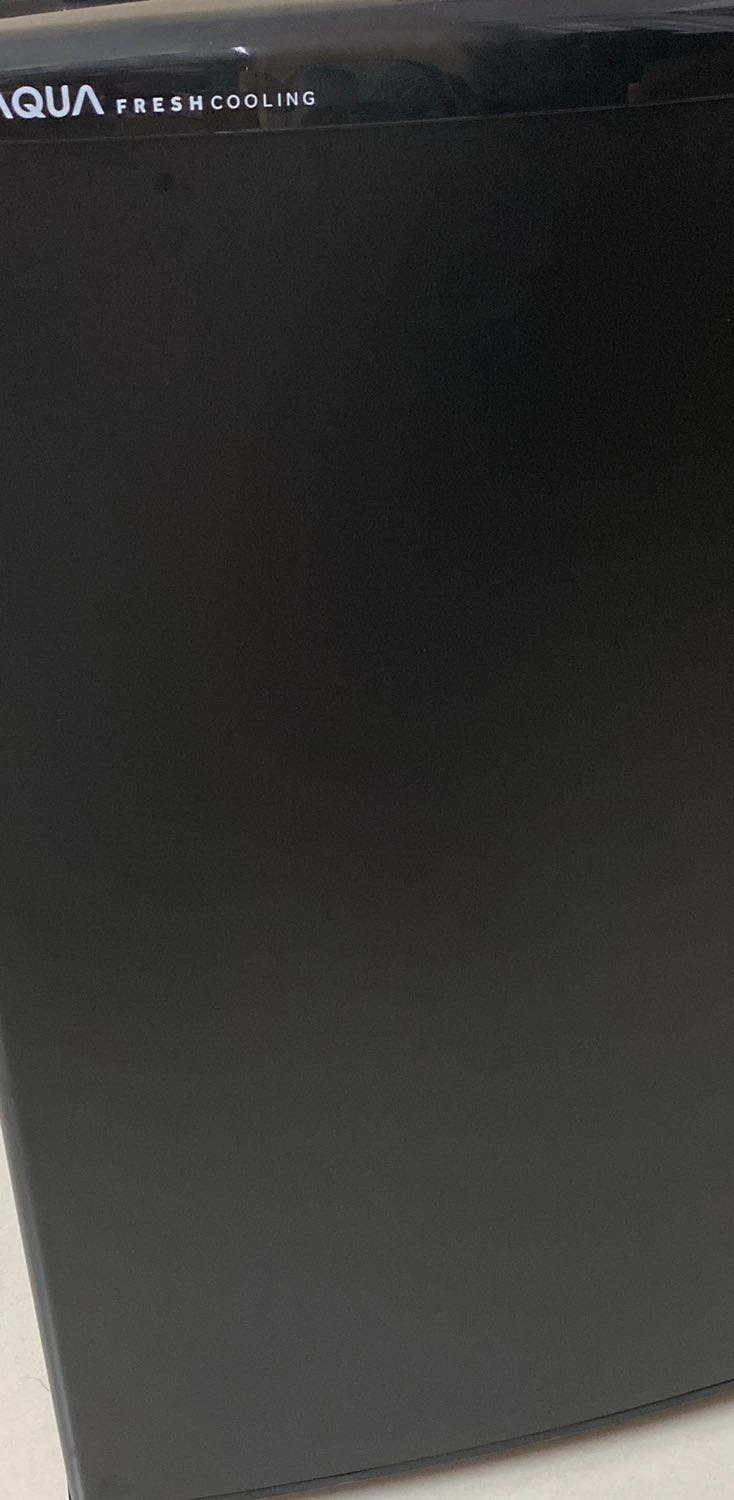 Vận chuyển nhanh chóng, anh giao hàng nhiệt tình, thân thiện, hỗ trợ rất chu đáo. Mình vừa để tủ lạnh trong phòng thì thấy hơi nghiêng, cái này mình chưa rõ là do phòng mình nó thế hay do tủ lạnh nó thế. Tuy nhiên thì điểm này nhỏ thôi. Hiện tại đang chờ để cắm điện mở tủ, khá hài lòng về tổng quan.