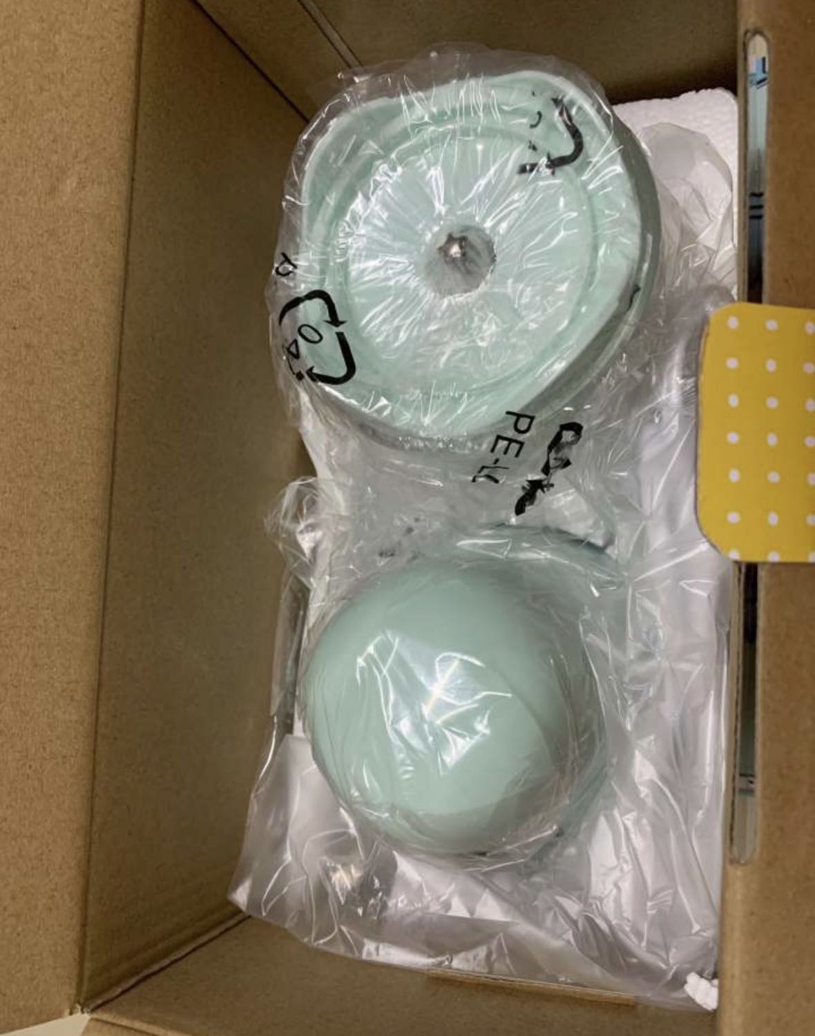 Máy nhỏ dễ thương, xay được với số lượng ít. Xay rau, thịt cho con ăn dặm lượng ít ok. Cối thuỷ tinh nhìn đẹp, mình rất thích.
Anh chủ tư vấn nhiệt tình, có tâm 😊