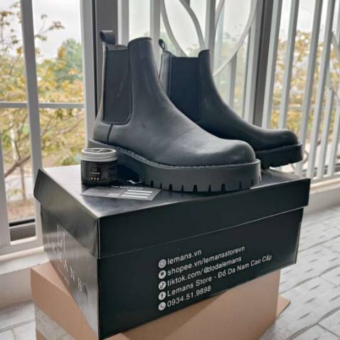 1,đóng gói cẩn thận, chống shock hộp tem bảo hành đủ 12 tháng
2,tư vấn trả lời thân thiện nhiẹt tình,nhanh
3,shop tặng kèm xi giày,thiếu shop vẫn cẩn thậnđóng gói gửi bù tặng khách
4,giày  form đẹp đúng kiểu mk  thích,đi êm lắm đế cao su đúc
5,giày cổ cao nên xỏ v, tháo raxót lắm🤕
Ncl bền lâu,giữ form thì cần time nhg cskh của shop cực kì chu đáo,mn yên tâm về sp và shop 10đ