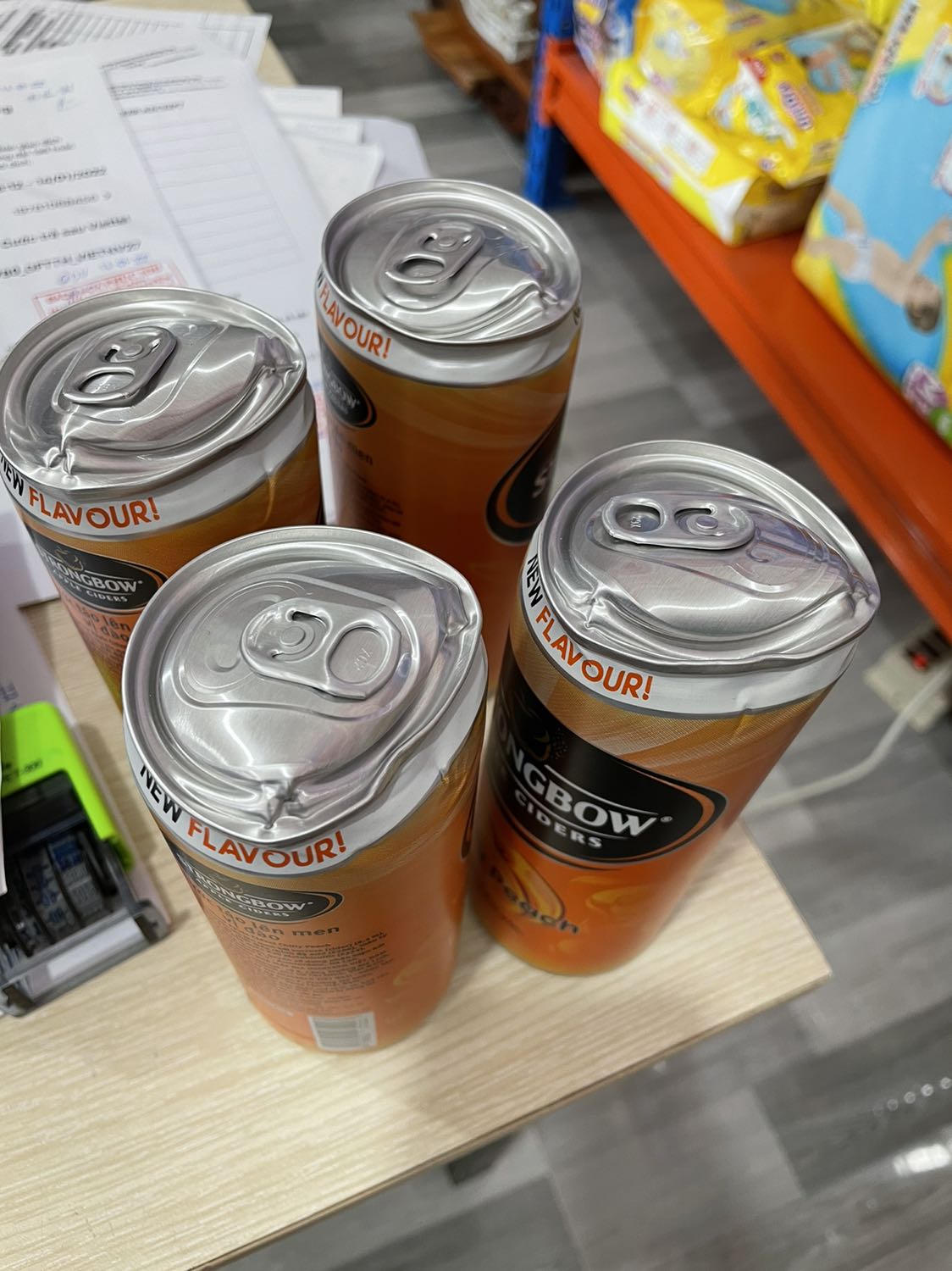 Nhiều sản phẩm bị móp méo, nứt vỡ khi vận chuyển đến. Như ảnh đính kèm. Nhờ hỗ trợ đổi trả hoặc thay thế