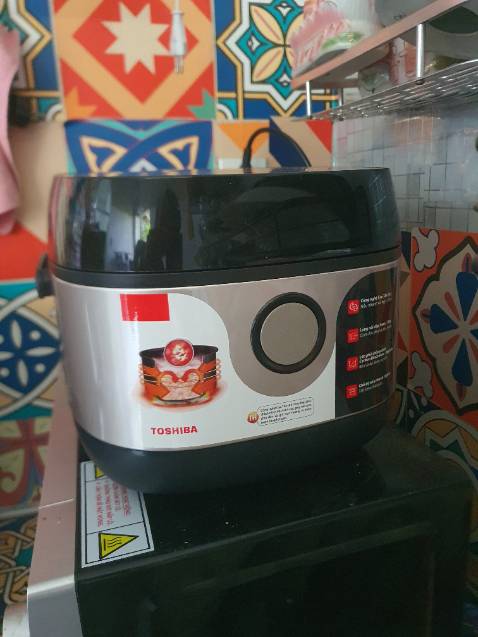 Nồi cơm hư đúng lúc CT16 may nhờ có Tiki giao nhanh. Tuy book giao 2h nhưng cũng mất 2 ngày mới tới. Thôi thì chấp nhận vì dịch giã nên chậm tý. Nồi cơm nấu dẻo, ngon cơm. Hình thức sang, gọn nhẹ. Rất thích tính năng nấu cơm cháy, cơm cháy giòn chấm mắm hành ngon tuyệt 😁 Nồi cơm hư đúng lúc CT16 may nhờ có Tiki giao nhanh. Tuy book giao 2h nhưng cũng mất 2 ngày mới tới. Thôi thì chấp nhận vì dịch giã nên chậm tý. Nồi cơm nấu dẻo, ngon cơm. Hình thức sang, gọn nhẹ. Rất thích tính năng nấu cơm cháy, cơm cháy giòn chấm mắm hành ngon tuyệt 😁