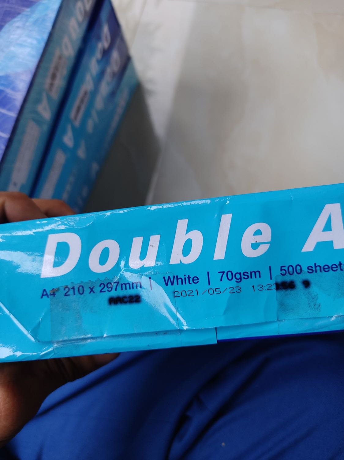 Hàng mua 1 thùng mà giao 5 lốc ??? Lốc giấy thì cũ mèm rách, năm sx 2021. Không đúng mô tả gì hết. Đề nghị Tiki giải quyết. Trước mắt cho 1 sao
