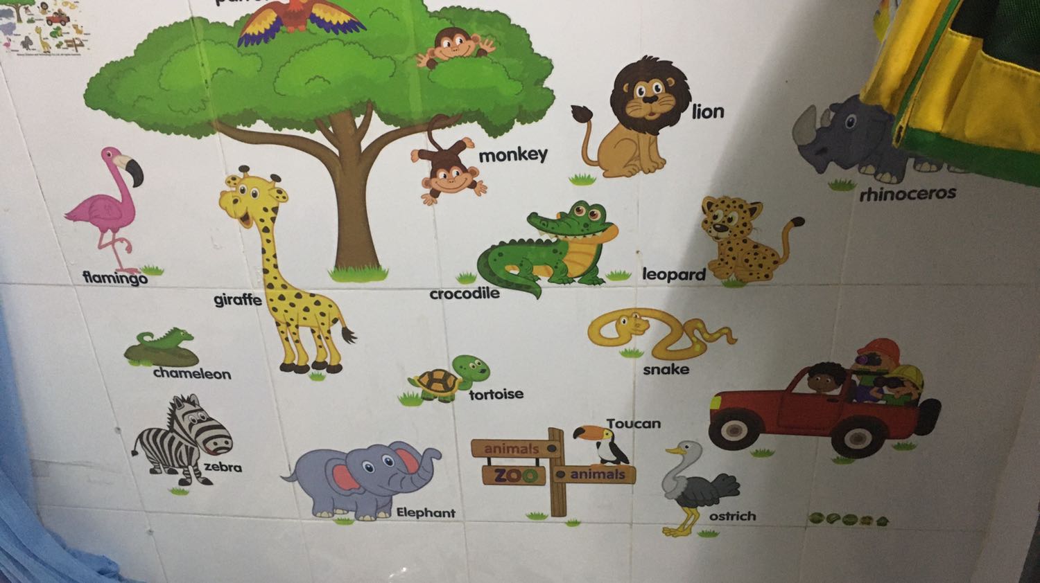 Sản phẩm dính tường tốt, hình cực kỳ đẹp rõ , mình rất thích