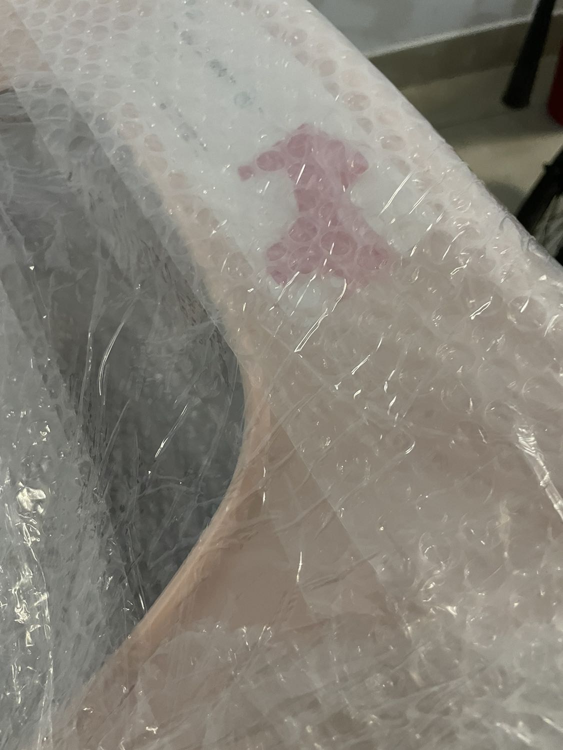 Mình đặt màu trắng mà giao cái màu hồng là sao ko hiểu nổi !?