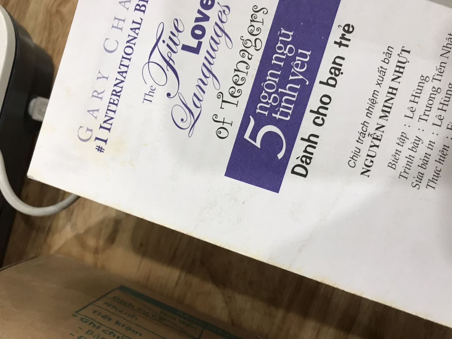 Không chấp nhận được việc giữa bao la nhà cung cấp mình chọn tiki trading để cho an tâm nhưng sách bẩn như sách đổ đống, hàng thùng. Bên trong thì nhăn nheo, sờ vào cuốn nào cũng thấy bụi. Ko hiểu kho tiki bảo quản ntn. Ban đầu rất ưng tiki về tác phong chuyên nghiệp và lịch sự, nhưng càng ngày càng thấy phải xem xét lại.