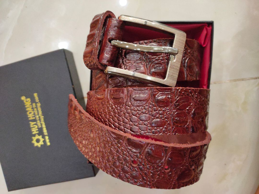 Dây da bò thật dc dập vân nữa nhìn sang trọng gấp nhiều lần... mình trong nghề nên nhìn là biết da thật... sẽ tiếp tục mua của shop