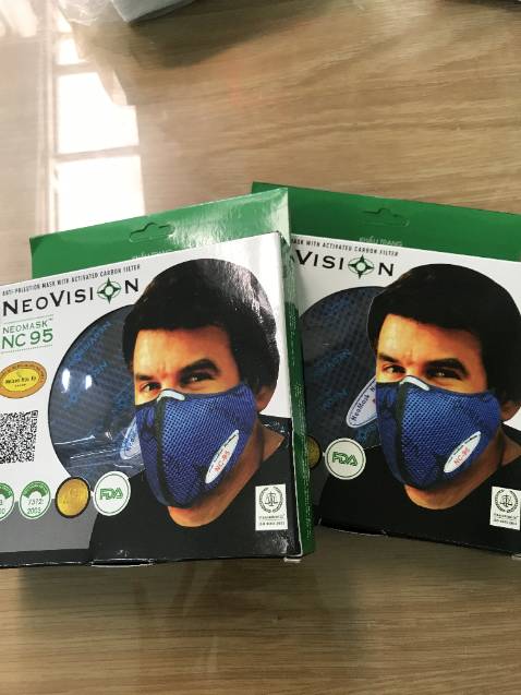 Dịch vụ vận chuyển nhanh, mới đặt chiều hôm qua mà sáng nay đã nhận được liền. Khẩu trang đeo không bị bí da, mang vừa vặn và êm mặt.