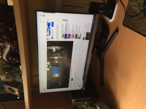 Giao hàng nhanh, đóng gói cẩn thận, hình thức và chất lượng đúng như quảng cáo. Nhân viên vận chuyển nhiệt tình, chu đáo. Màn hình rất đẹp so với tầm giá