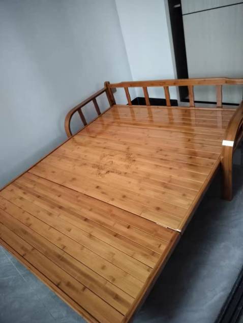 giá rẻ, lắp đặt đơn giản, anh chuyển phát nhanh giao thẳng đến nhà tôi, giường sofa khá chắc chắn.