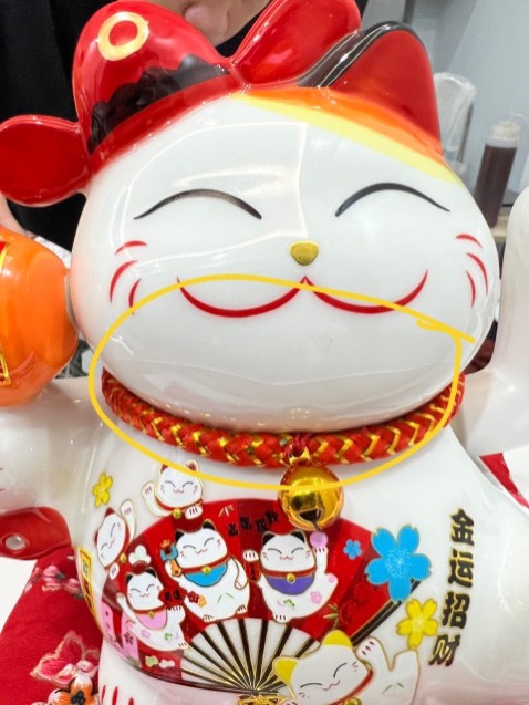 nhờ shop hõi trợ đổi sp khác, sp mới mua luc chieu bị nứt vậy