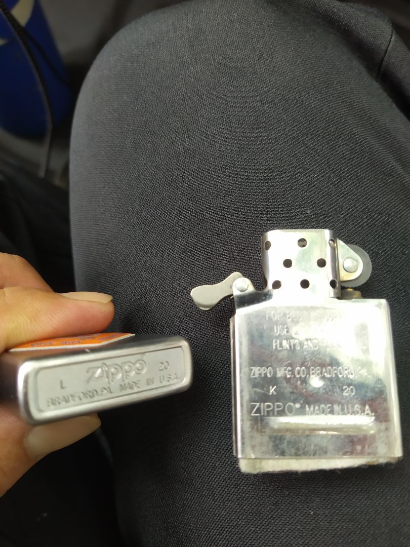 zippo ko đúng như hình.vỏ với ruột ko trùng mã zippo ko đúng như hình.vỏ với ruột ko trùng mã