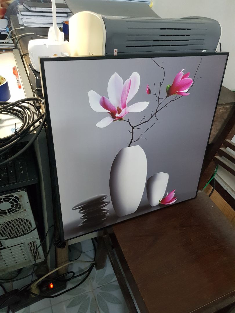 Tranh đc gói bọc kỹ càng, khui ra hết cả hơi. Thực sự đẹp, nét in rất sắc nẻt.