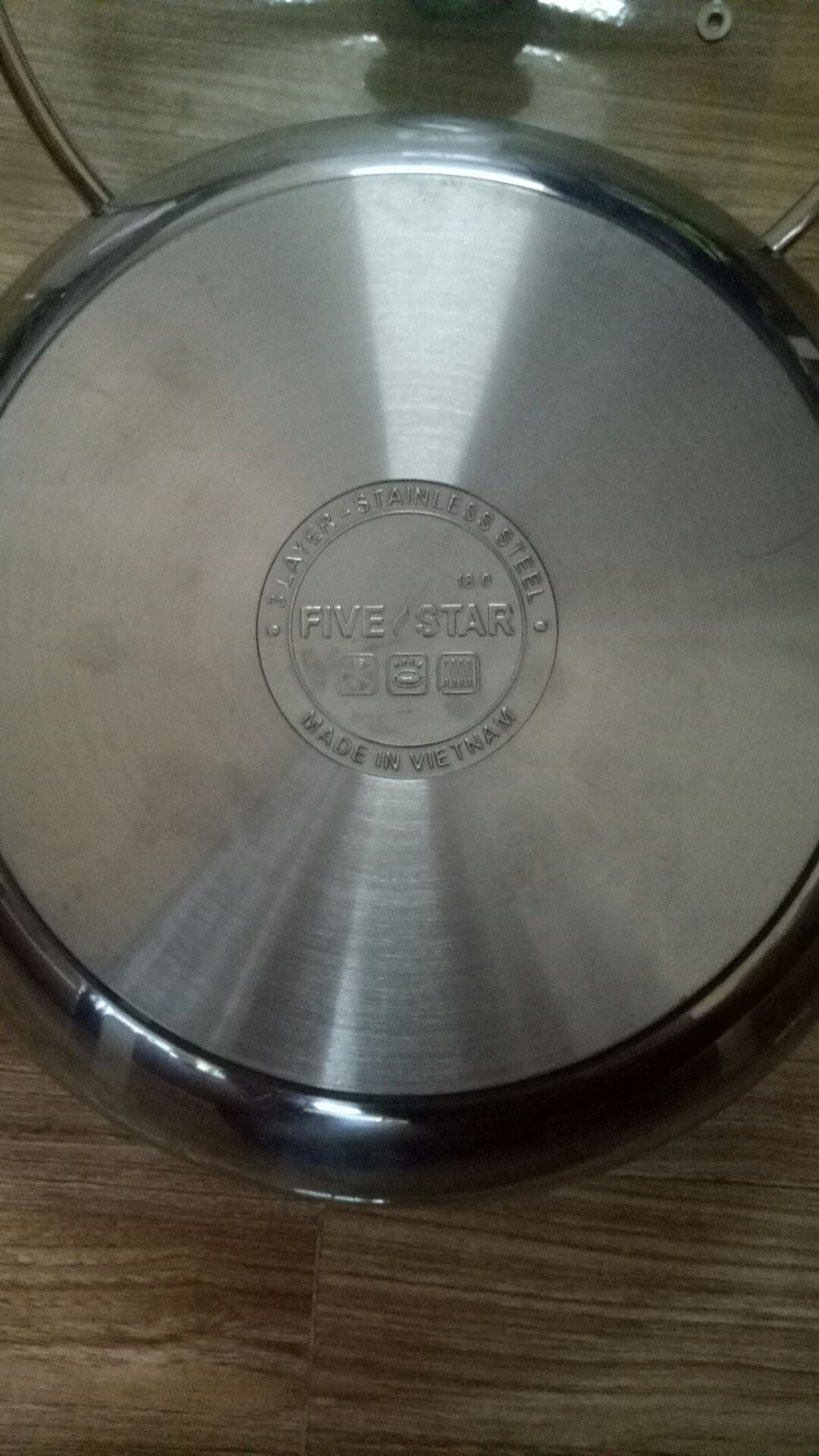 Shop giao hàng ko giống như hình hàng ko phải của chính hãng.shop coi noi cu của mình va noi mới giao va  hình ảnh của shop dang ban thì khac nhau toi muốn trả hàng