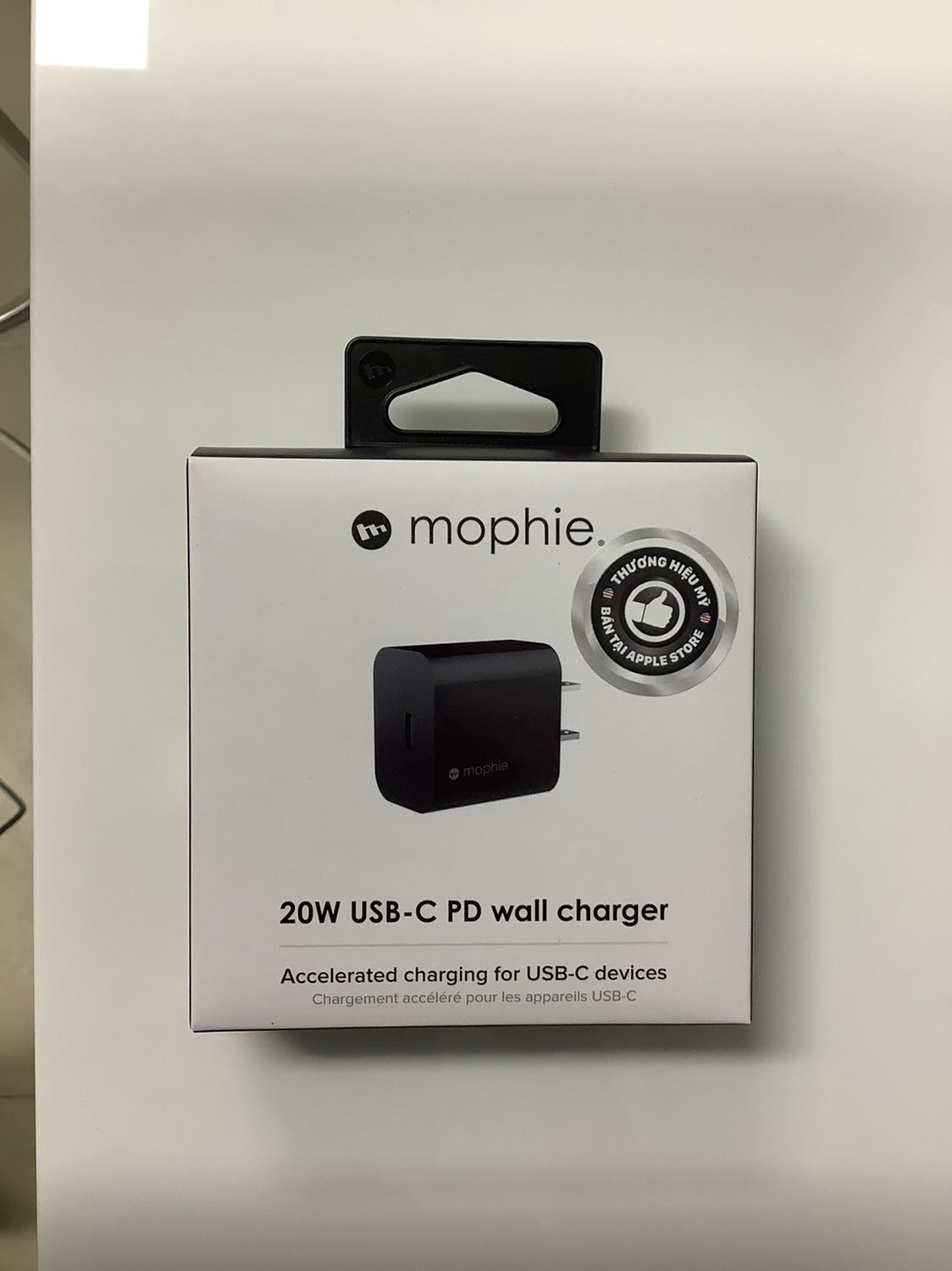 Sản phẩm chính hãng. Được tặng kèm củ sạc 20w xịn. Cho shop 5* nhé.