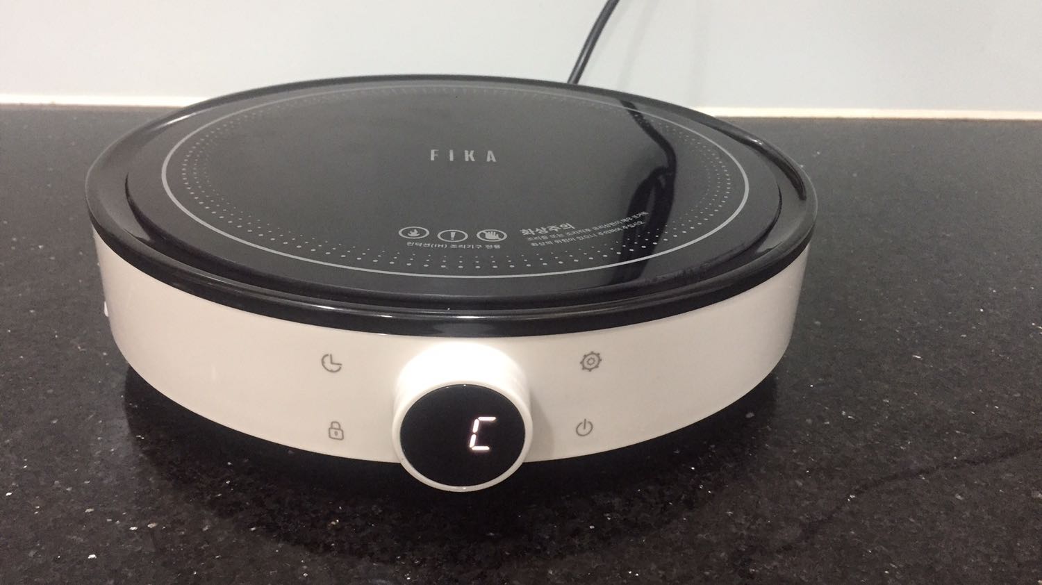 Bếp xài ok, quạt quay khi nấu và khi tắt bếp có độ ồn thấp, không như mấy bếp hồng ngoại kêu ù ù.