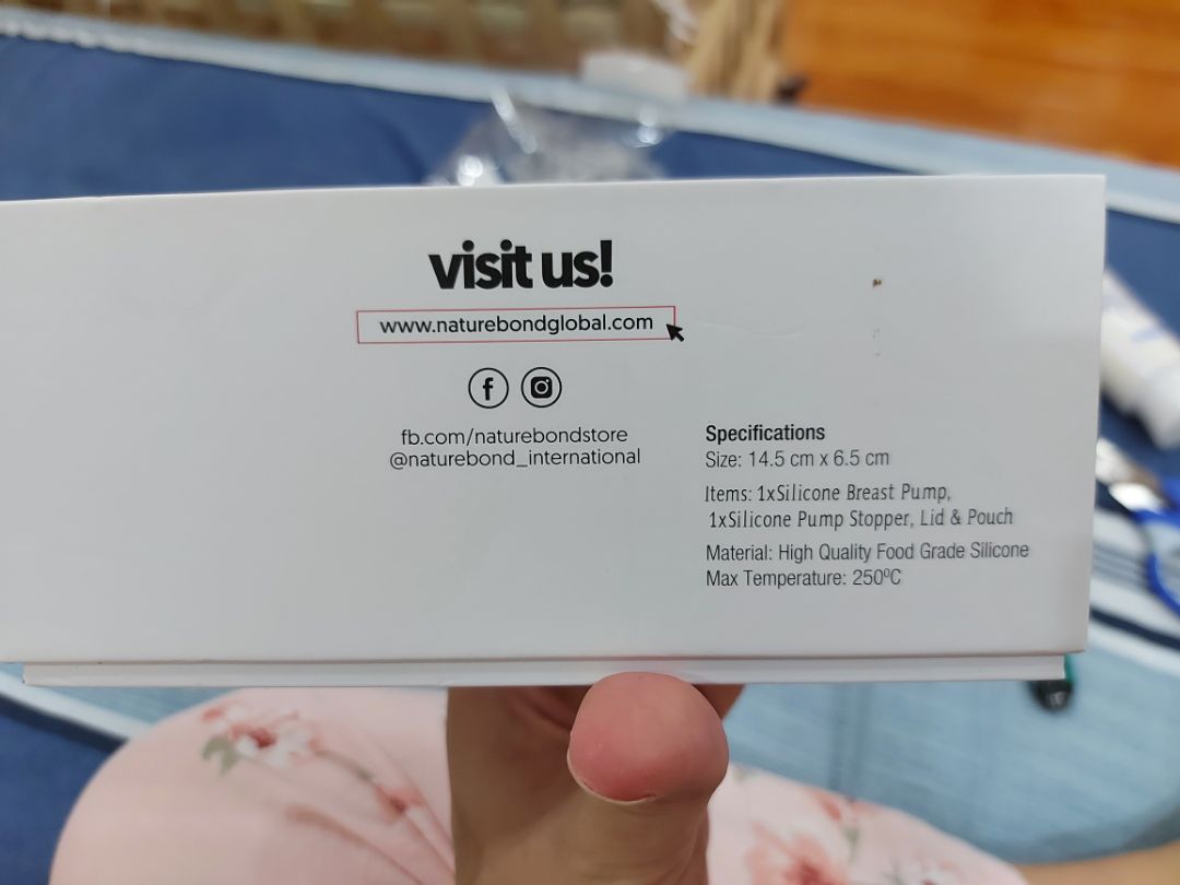 Giao hàng siêu nhanh, tối qua mình đặt mà sáng nay đã giao đến rồi. Cảm nhận khi mở hộp, nhỏ gọn, tiện lợi với đầy đủ phụ kiện. Sau khi dùng thử, cốc bám dính, hứng và hút sữa tốt, mình đi lại, ôm con thoải mái. Lượng sữa lấy được thì cũng gần tương đương so với máy hút nhưng thời gian thì hơi lâu nhé. Do vậy, tùy mục đích và công năng sử dụng mình thấy đây là 1 sản phẩm đáng mua vì tính tiện lợi, an toàn và hữu ích cho mẹ và bé không mất sức.