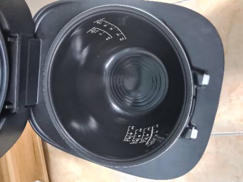 Giao hàng nhanh, đặt hàng xong shop có gọi xác nhận + nhắc mình đồng kiểm, kiểm tra nồi kĩ rồi nhận.
Nồi xịn, lòng nồi dày, nặng, giữ ấm tốt nên nấu cơm ngon, có nấu nhanh 20p cơm chín.
Mình nấu với gạo st25 ngon lắm, thích ăn cơm nhà hẳn Giao hàng nhanh, đặt hàng xong shop có gọi xác nhận + nhắc mình đồng kiểm, kiểm tra nồi kĩ rồi nhận.
Nồi xịn, lòng nồi dày, nặng, giữ ấm tốt nên nấu cơm ngon, có nấu nhanh 20p cơm chín.
Mình nấu với gạo st25 ngon lắm, thích ăn cơm nhà hẳn