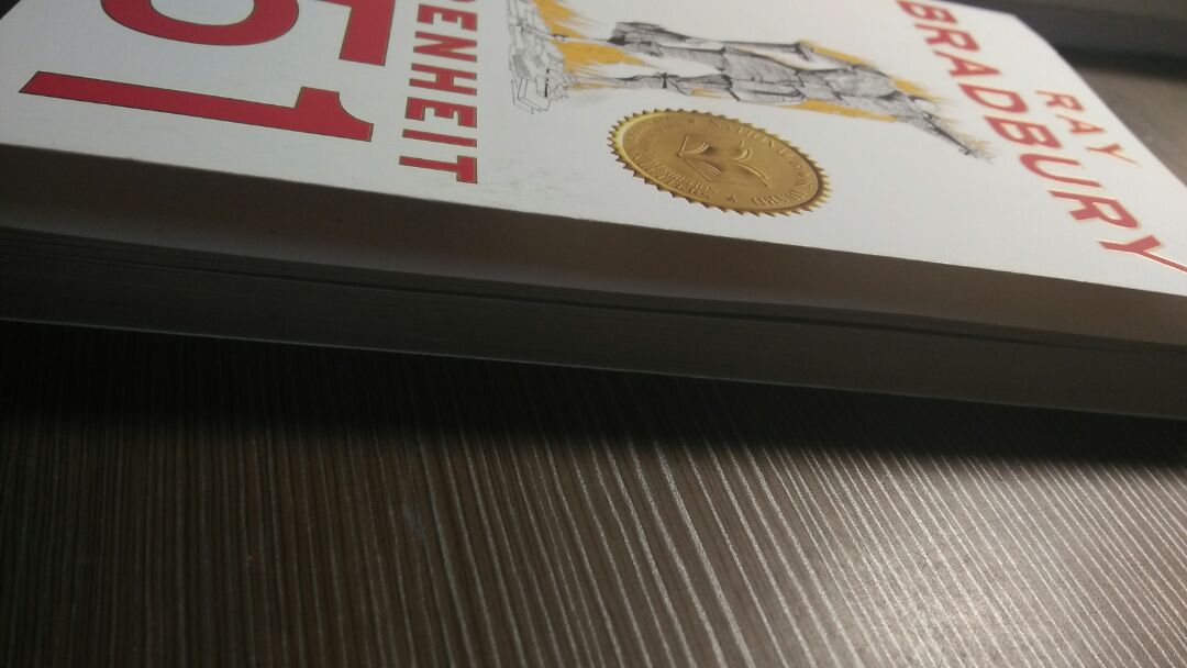 Sách được giao khá nhanh, đẹp, không bị bẩn hay rách nên mình thấy rất ưng ý, duy có cỡ chữ hơi bé. Sách có hơi mỏng so với mình tưởng tượng nhưng chắc vì cỡ chữ nhỏ.