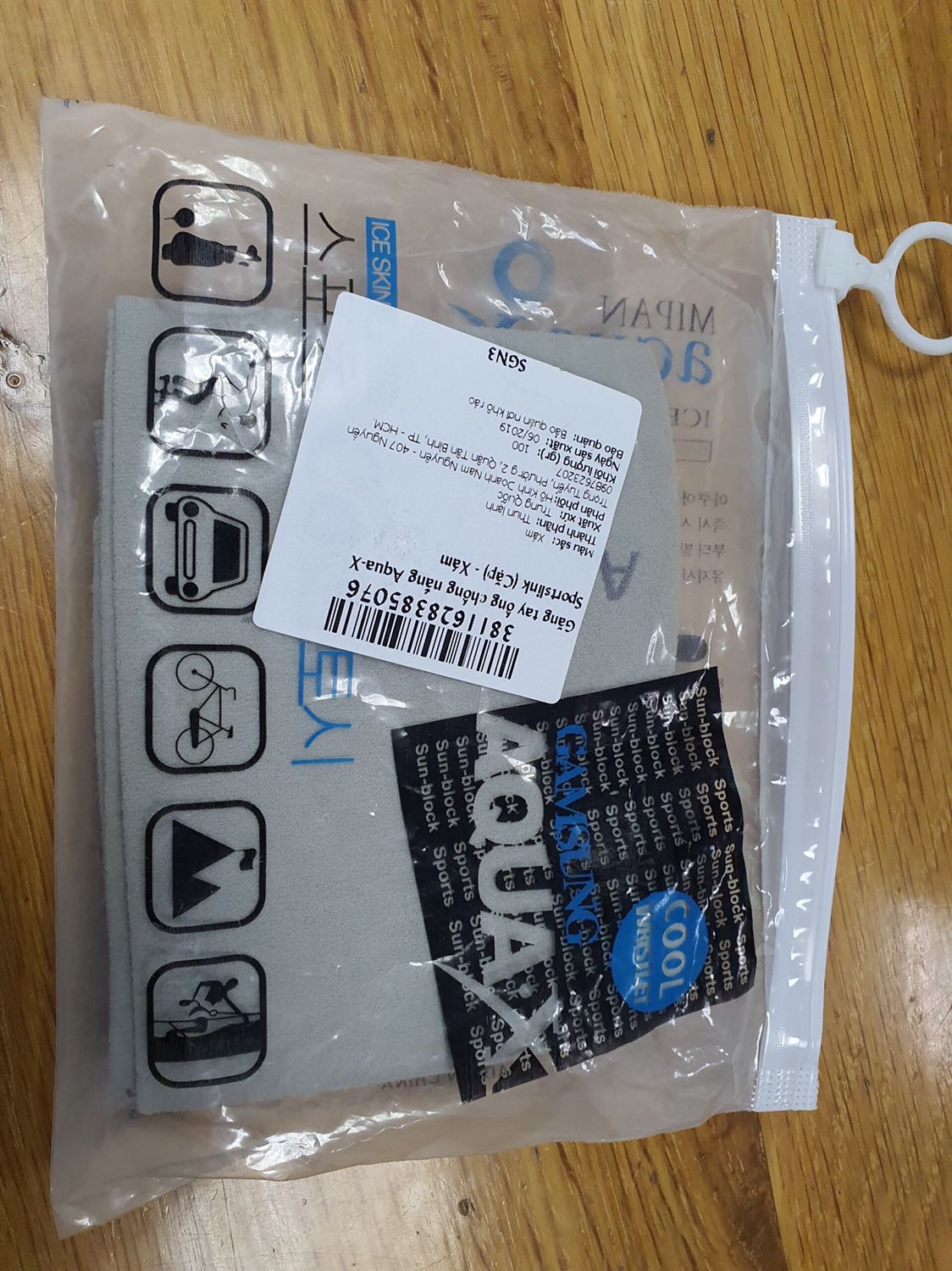 Lần đầu tiên thấy Tiki Trading mà bán hàng giả luôn đó. Aqua X chứ Auqa là cái gì?