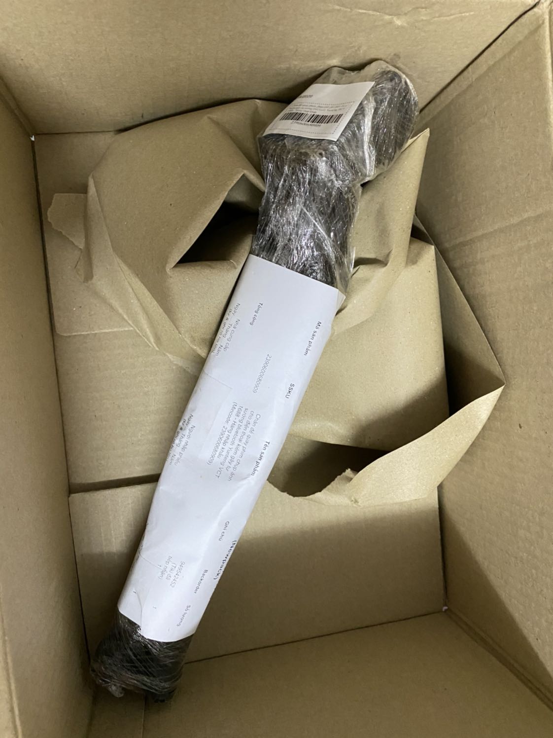 Mua của shop Vĩnh Hưng
Hàng không hộp, đuoc quấn pe bên ngoài. 
Kẹp sử dụng kẹp đểu, không phải kẹp vặn chuẩn. 
Hàng remote của Yungteng chứ không phải Yunfeng theo tiêu để. 
Ham rẻ nên trả giá. Thấy rẻ hơn các nhà bán khác. 
K hiểu sao tiki vẫn cho những nhà bán treo đầu dê bán thịt *** như vậy hoạt động.