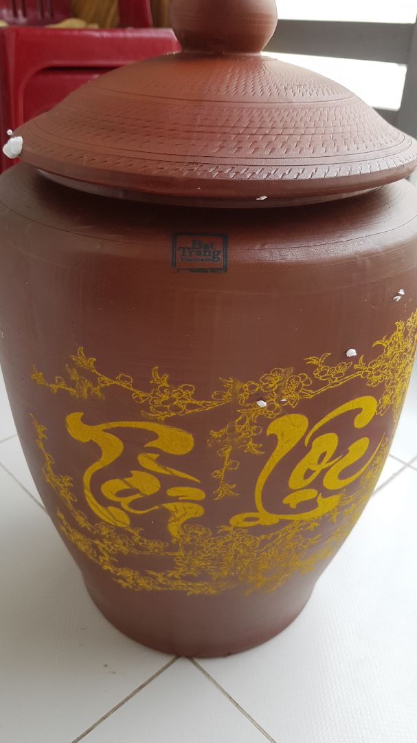 Giao hàng quá chậm, hũ mỏng, trọng lượng nhẹ hơn nhiều so với hũ đang sử dụng, bên trong hũ vết sơn không quét đều mà chảy như hàng bị lỗi. Hàng thực tế khác với hình ảnh miêu tả. Tôi muốn trả hàng, tiki vui lòng hỗ trợ.